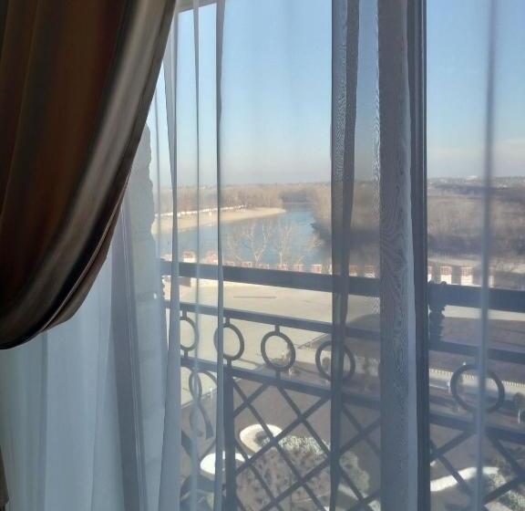 سوئیت با چشمانداز رودخانه, старый бастион