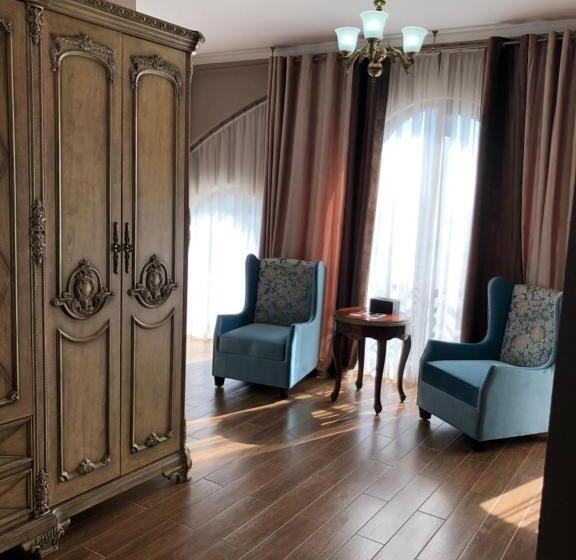 استودیوی لوکس, старый бастион