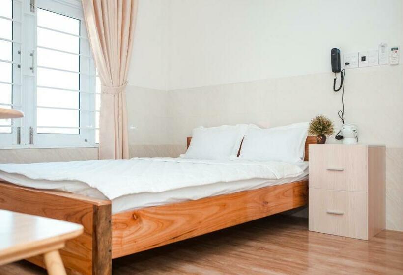 اتاق لوکس, Life