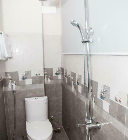 اتاق لوکس, Life