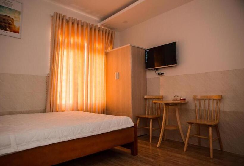 اتاق لوکس, Life