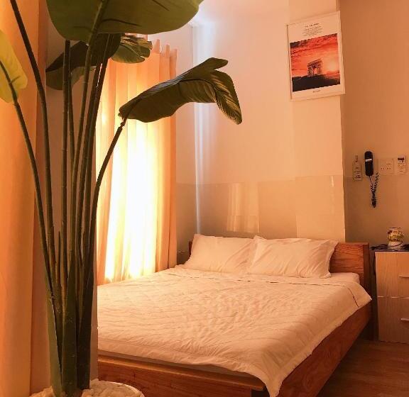 اتاق استاندارد چهارنفره با بالکن, Life