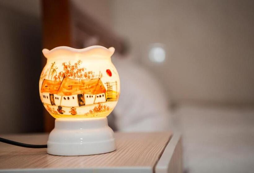 اتاق استاندارد چهارنفره با بالکن, Life