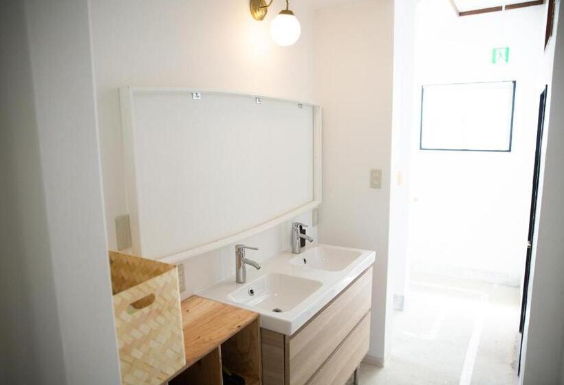 Кровать в Общей Комнате, Meedafu's Yui Hostel And Coffee