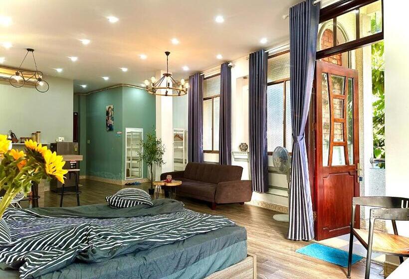 استودیو استاندارد با بالکن, Emerald Boutique Stay