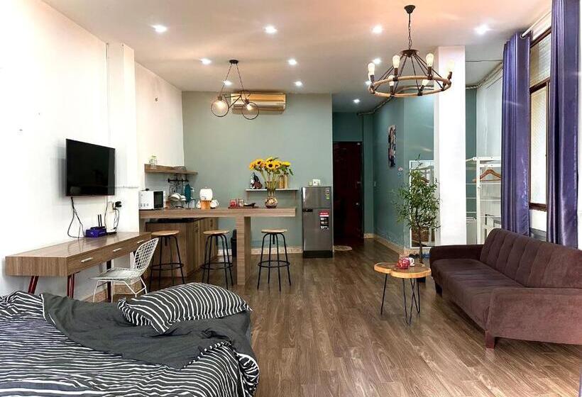استودیو استاندارد با بالکن, Emerald Boutique Stay