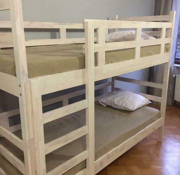 تختخواب در اتاق مشترک, хостел Lutsk G84