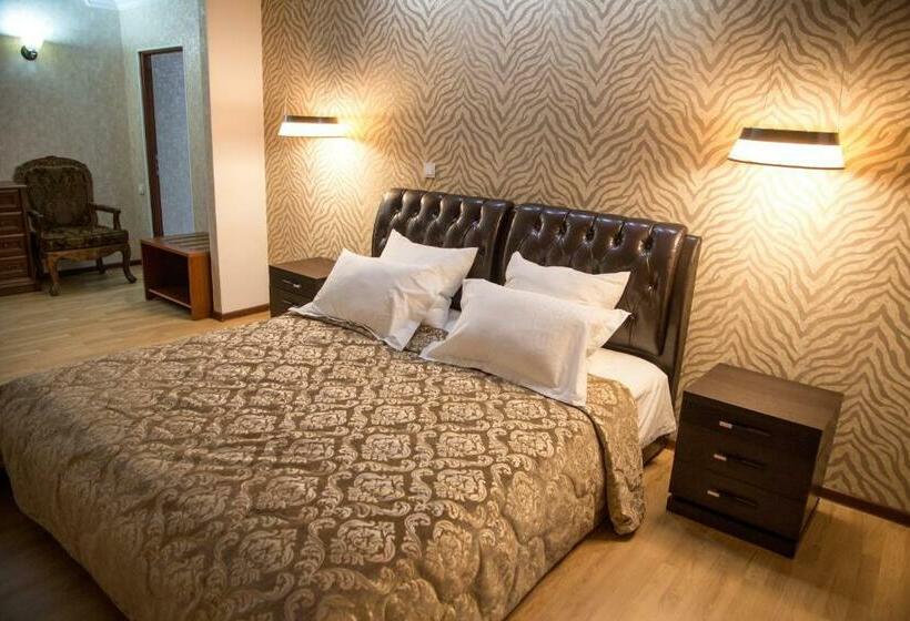 جناح إدارى, Amsterdam Hotel Aktobe