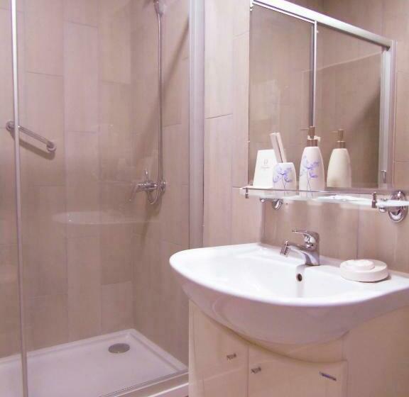 جناح إدارى, Amsterdam Hotel Aktobe