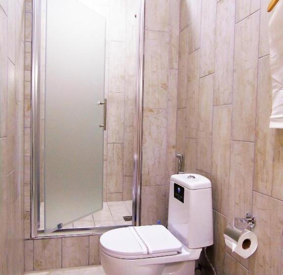 سوییت جونیور, Amsterdam Hotel Aktobe