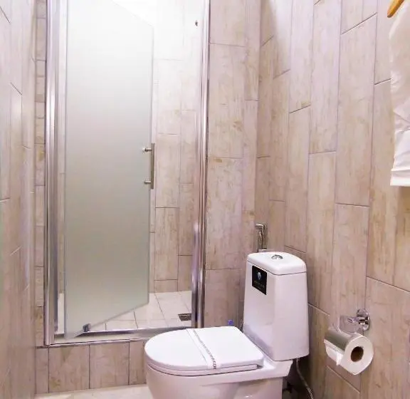 سوییت جونیور, Amsterdam Hotel Aktobe