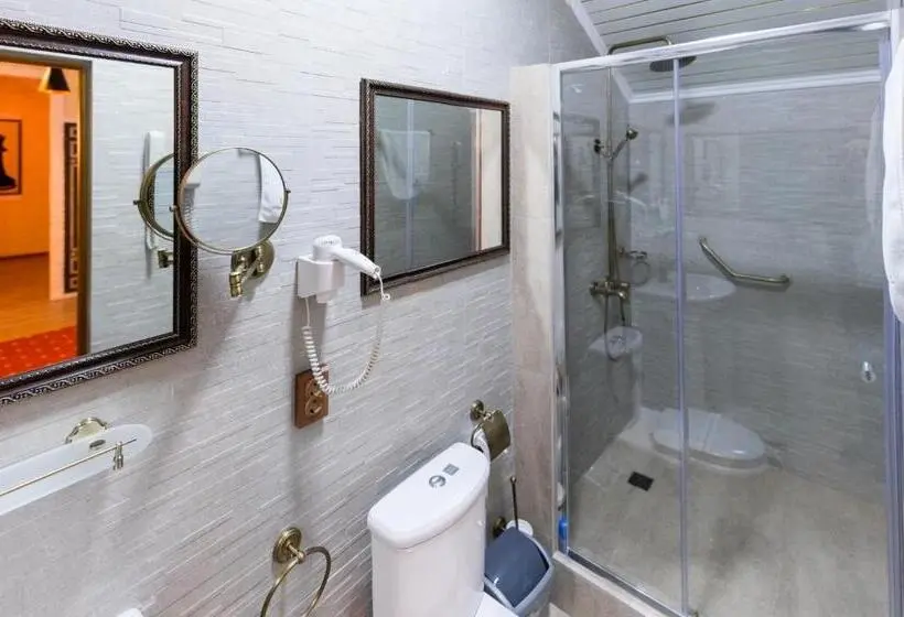سوییت جونیور, Amsterdam Hotel Aktobe