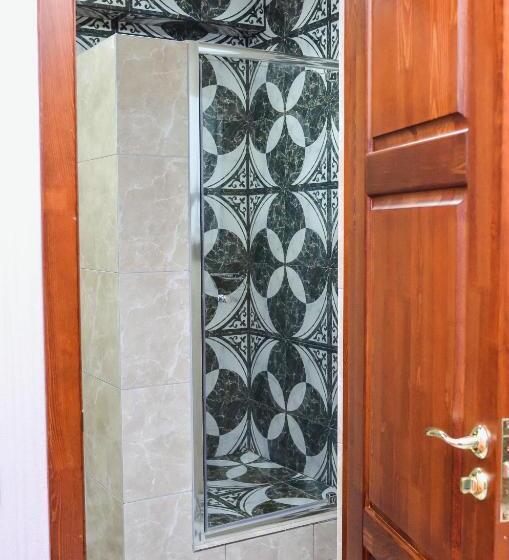 جناح, Amsterdam Hotel Aktobe