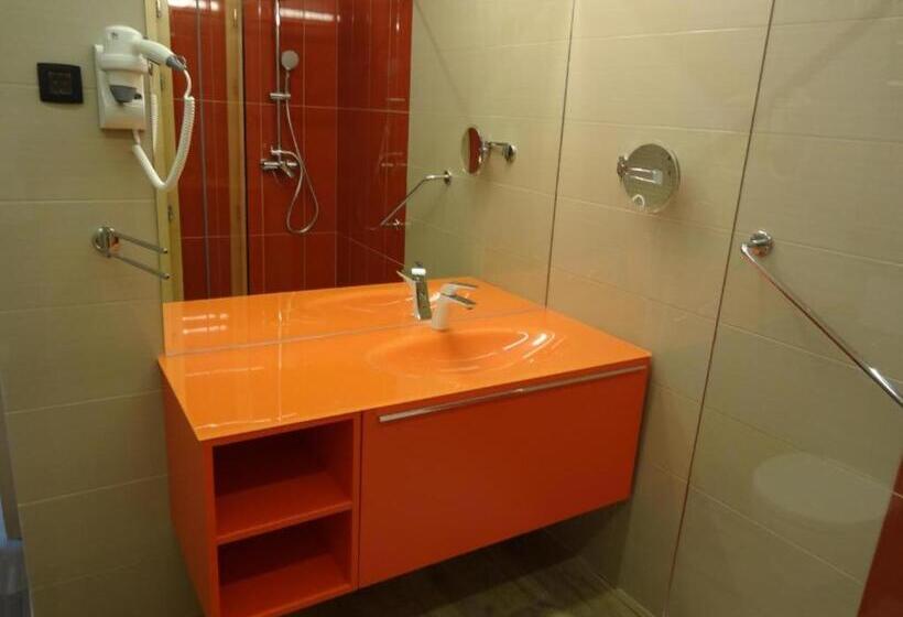 اتاق استاندارد با سرویس بهداشتی مشترک, Fedrig Rooms With Bathroom & Hostel Rooms