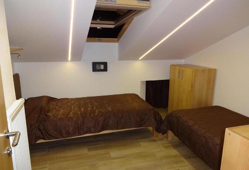 اتاق استاندارد با سرویس بهداشتی مشترک, Fedrig Rooms With Bathroom & Hostel Rooms