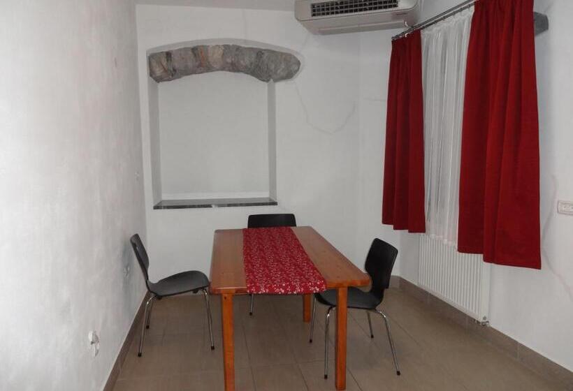 آپارتمان 2 خوابه, Fedrig Rooms With Bathroom & Hostel Rooms