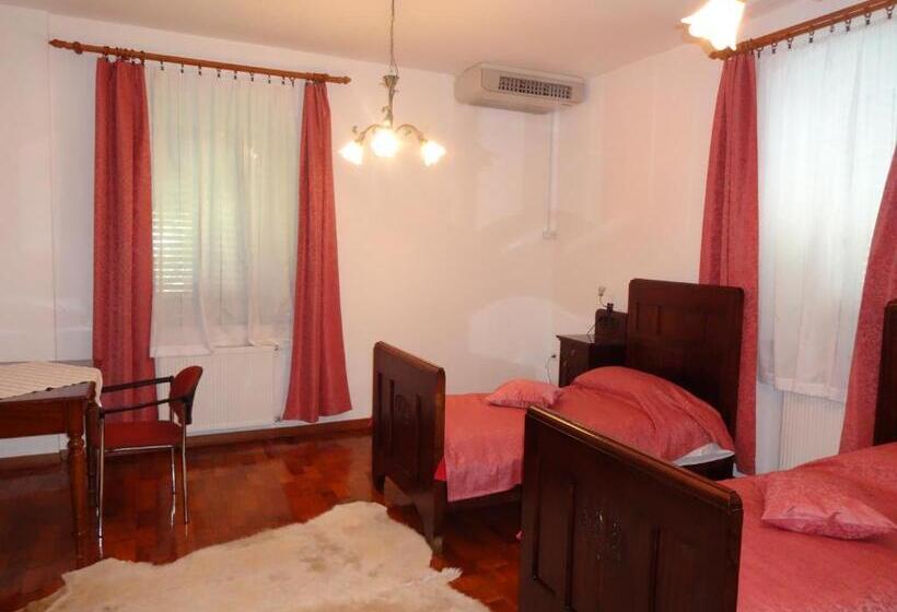 اتاق لوکس با بالکن, Fedrig Rooms With Bathroom & Hostel Rooms