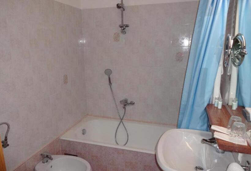 اتاق استاندارد سه نفره, Fedrig Rooms With Bathroom & Hostel Rooms