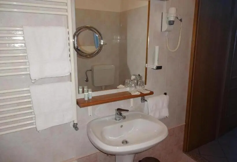 اتاق استاندارد سه نفره, Fedrig Rooms With Bathroom & Hostel Rooms