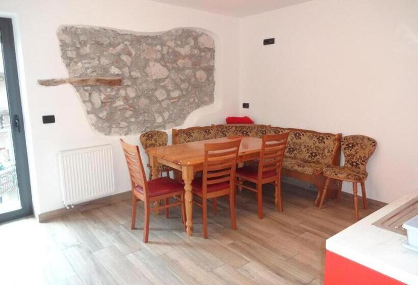 اتاق استاندارد با سرویس بهداشتی مشترک, Fedrig Rooms With Bathroom & Hostel Rooms