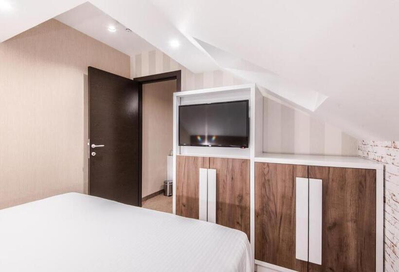 اتاق کلاسیک سه تخته, Centrum Sobe Rooms čačak