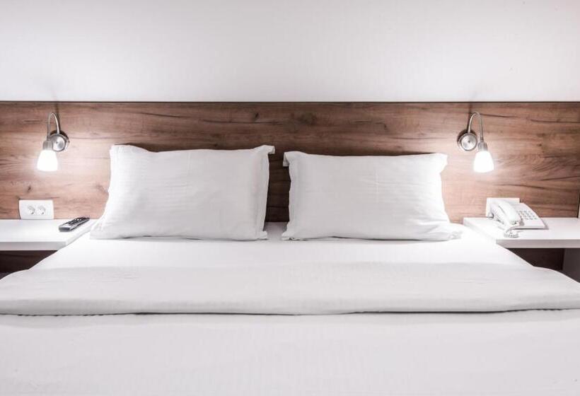 اتاق کلاسیک سه تخته, Centrum Sobe Rooms čačak