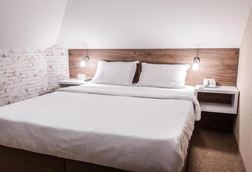 اتاق کلاسیک سه تخته, Centrum Sobe Rooms čačak