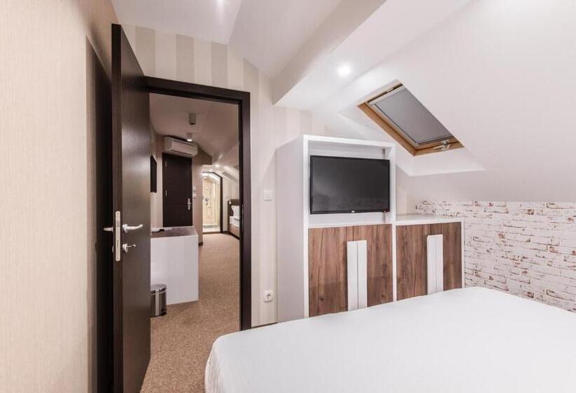 اتاق کلاسیک سه تخته, Centrum Sobe Rooms čačak