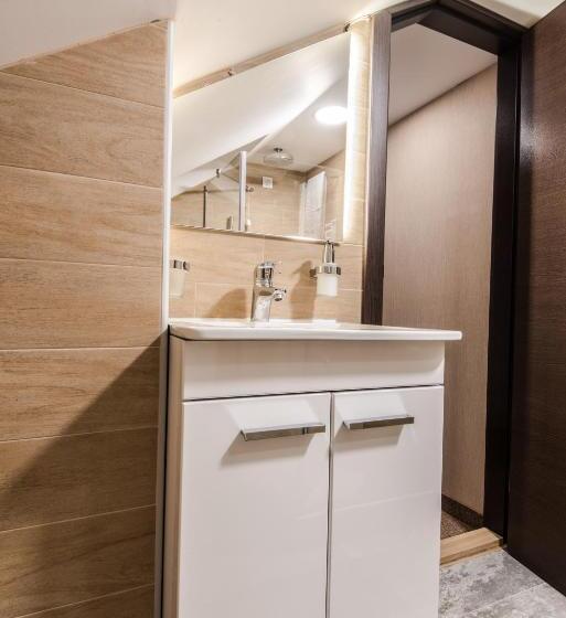 اتاق کلاسیک سه تخته, Centrum Sobe Rooms čačak