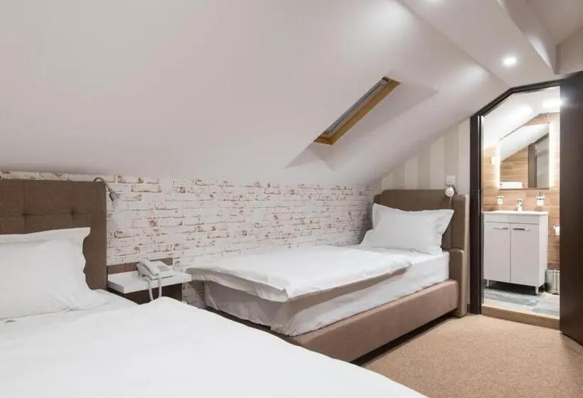 اتاق کلاسیک چهارنفره, Centrum Sobe Rooms čačak