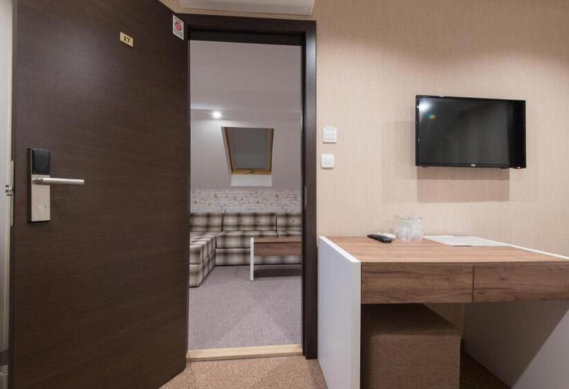 اتاق کلاسیک چهارنفره, Centrum Sobe Rooms čačak