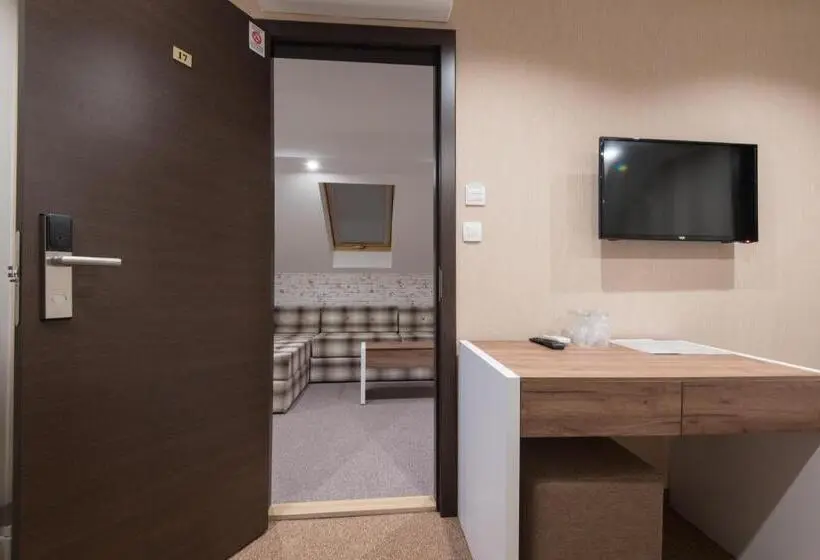 اتاق کلاسیک چهارنفره, Centrum Sobe Rooms čačak