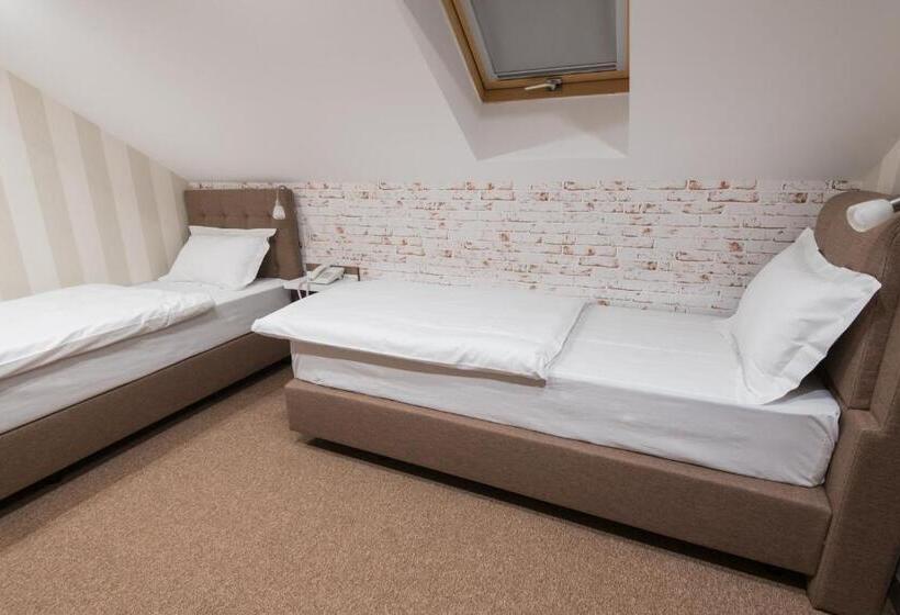 اتاق کلاسیک چهارنفره, Centrum Sobe Rooms čačak