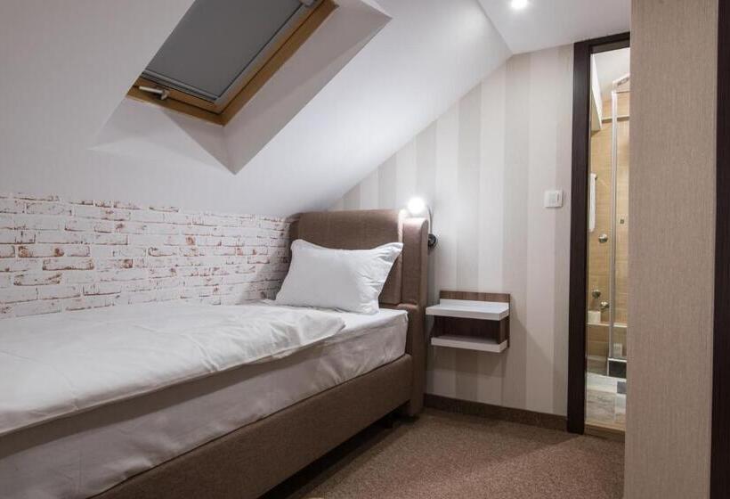 اتاق خانوادگی, Centrum Sobe Rooms čačak