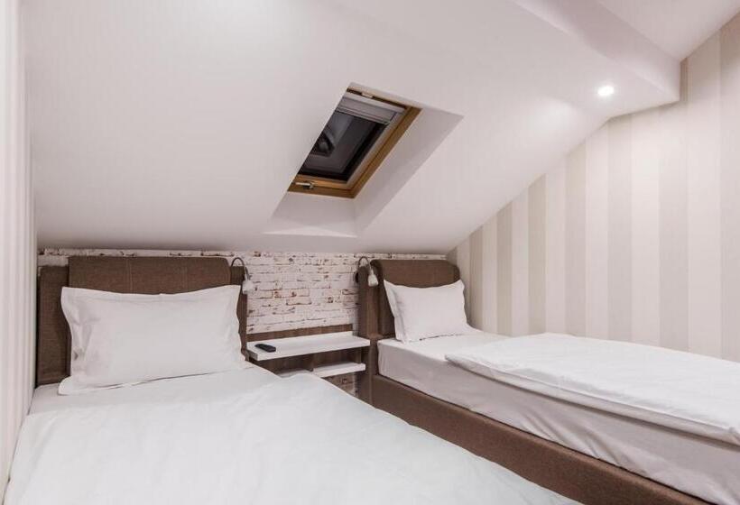 اتاق ساده سه‌ نفره, Centrum Sobe Rooms čačak