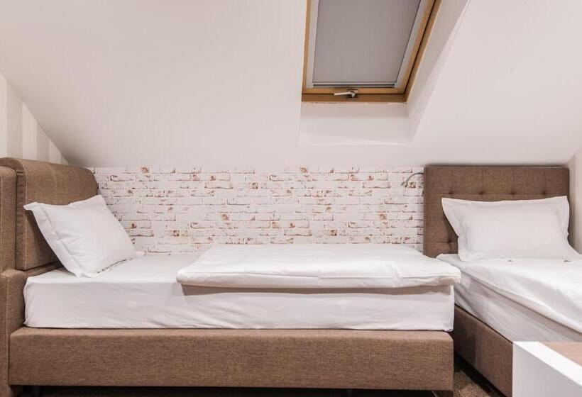 اتاق ساده سه‌ نفره, Centrum Sobe Rooms čačak