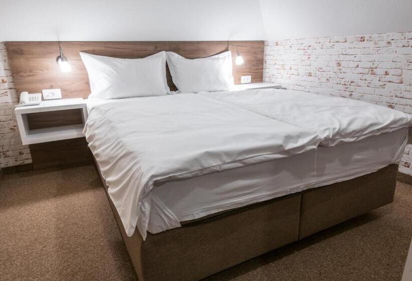 اتاق خانوادگی, Centrum Sobe Rooms čačak