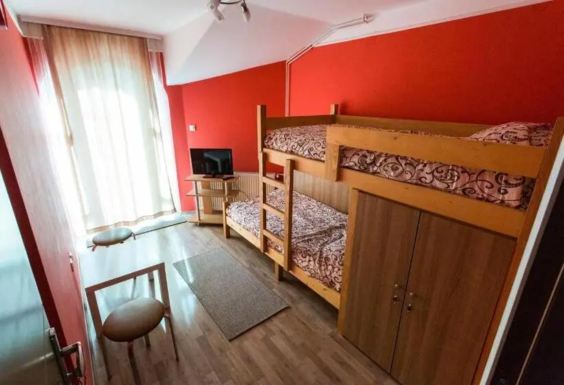 اتاق استاندارد با سرویس بهداشتی مشترک, Hostel Day 'n' Night