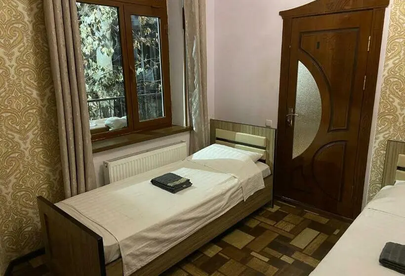 Quarto Estandar, Hostel Highway