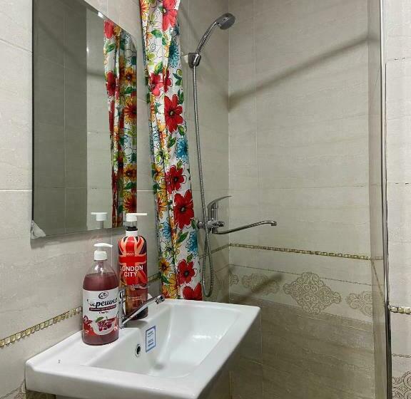 غرفة قياسية, Hostel Highway