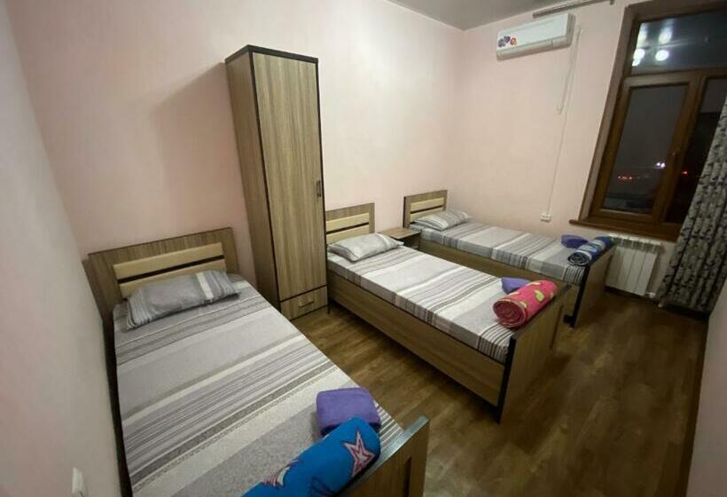 Кровать в Общей Комнате, Hostel Highway