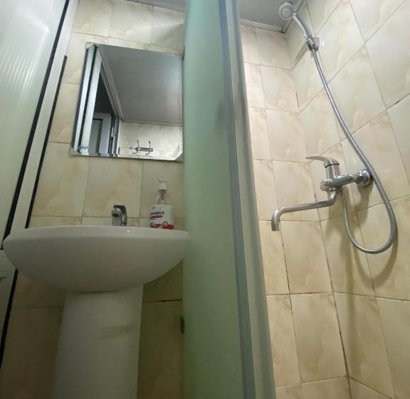 Кровать в Общей Комнате, Hostel Highway