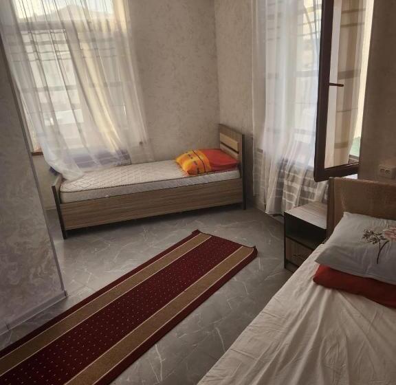 غرفة قياسية, Hostel Highway