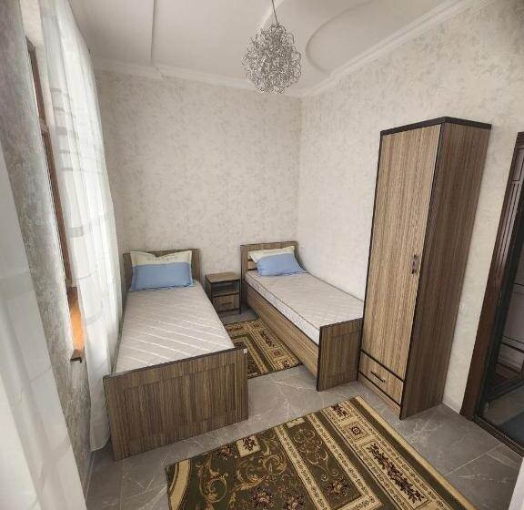 غرفة قياسية, Hostel Highway