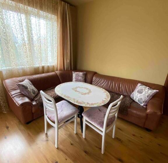 سوئیت با بالکن, готель алекс