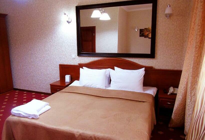 جناح جونيور, Amsterdam Hotel Aktobe