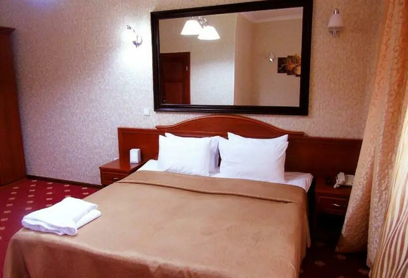 سوییت جونیور, Amsterdam Hotel Aktobe