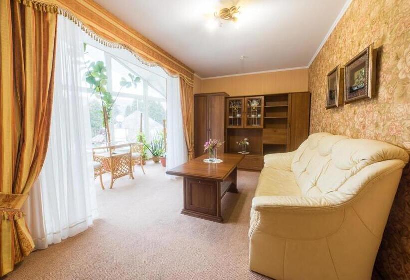 سوئیت با بالکن, Premyer