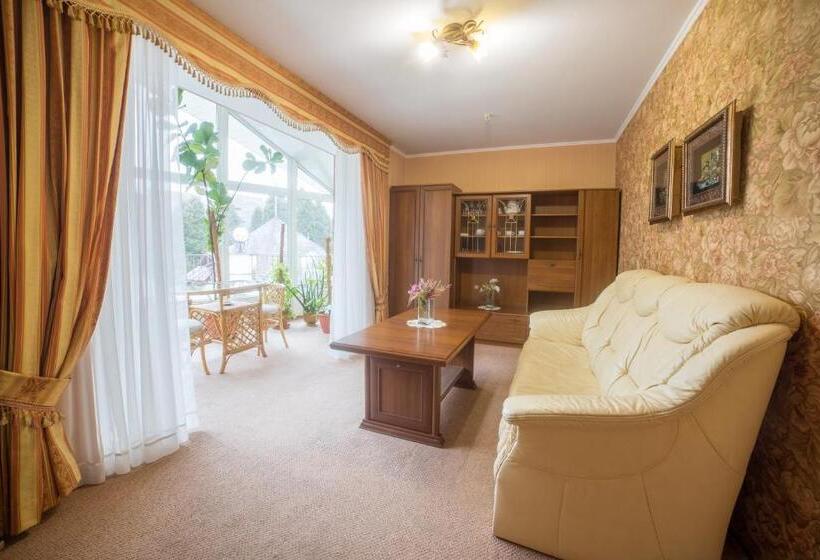 سوئیت با بالکن, Premyer