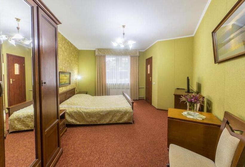 اتاق لوکس, Premyer